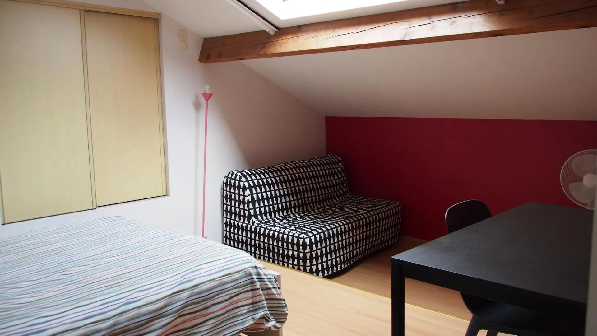 Homestay Chambre Rouge Avec Salle De Bain Privative Velodrome Prado Marseille
